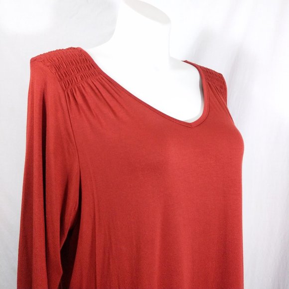 Retrology Tops - NWT Retrology V-Neck Top w/ Smocking-Type Shoulder